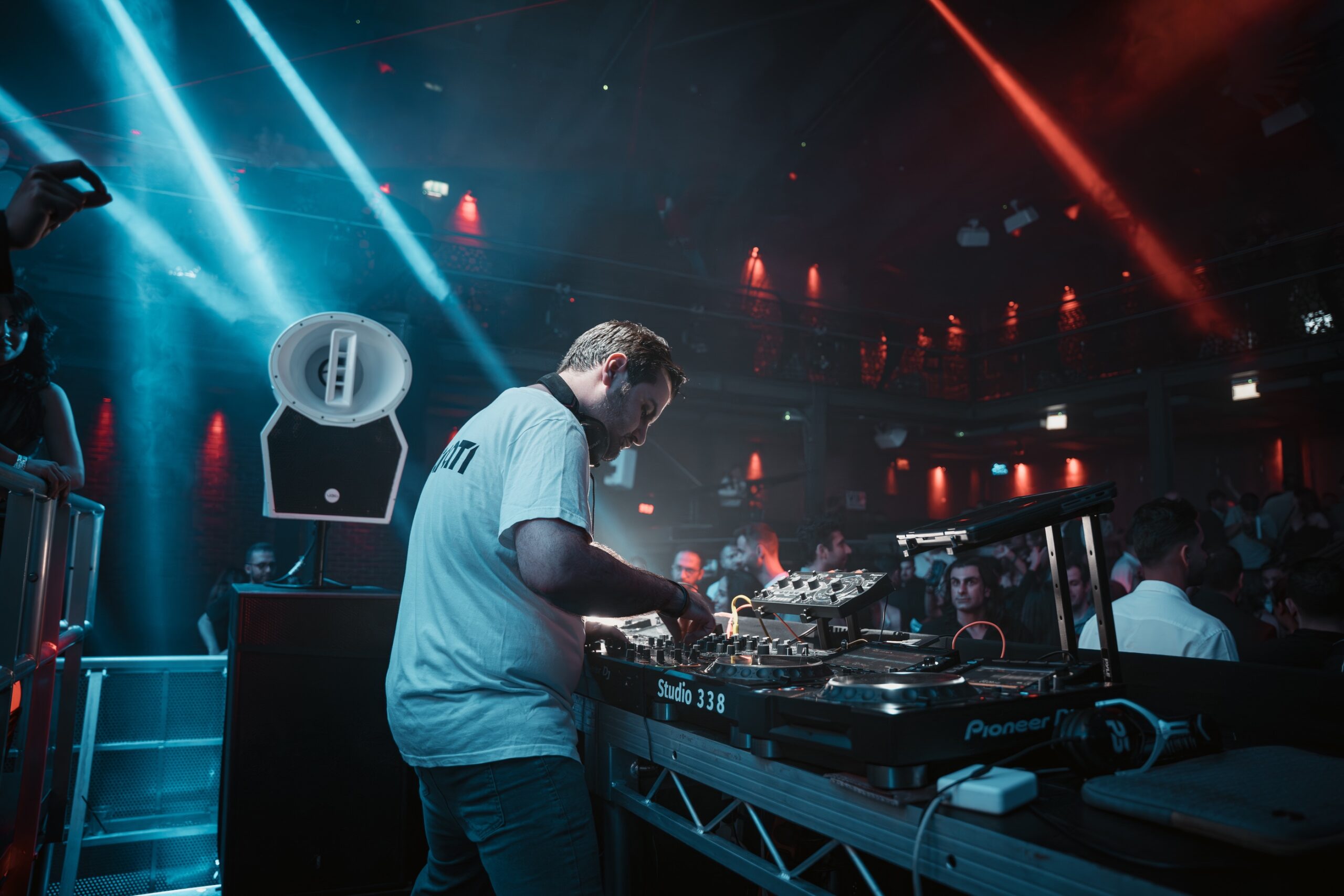 Montreal Persian Party DJ: Bilingual Flows & Floor Energy — Persian and Iranian DJ insight by DJ Cincinati