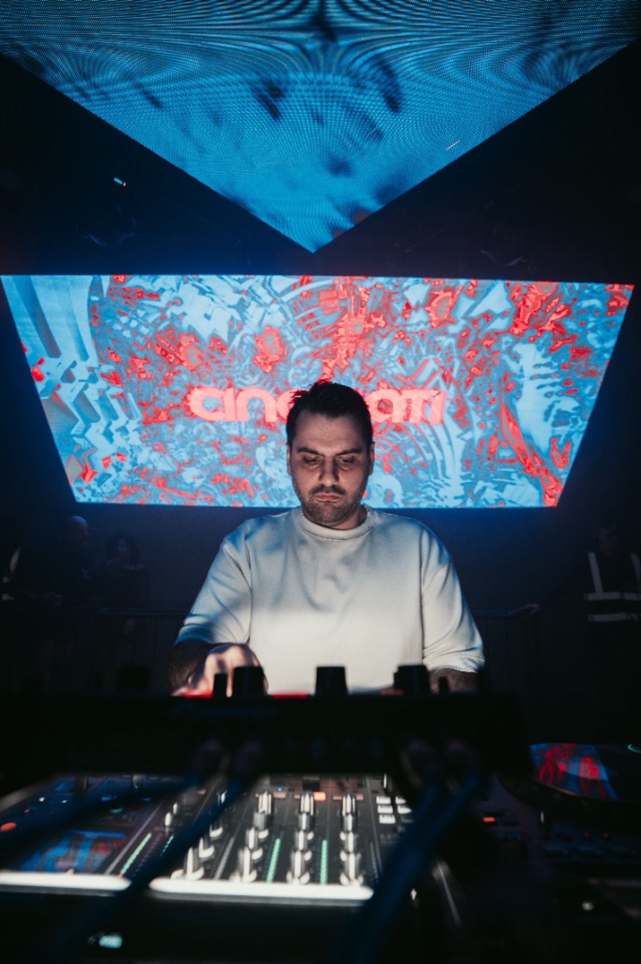 Persian wedding and club DJ energy in London — DJ Cincinati live