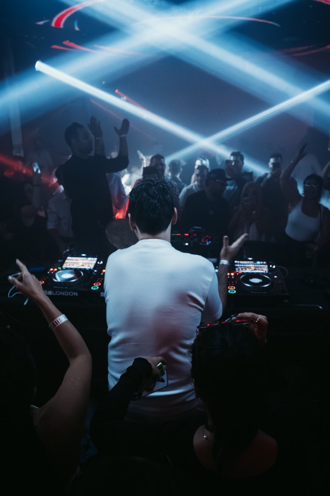 Multi-screen LED club installation — Persian DJ London production